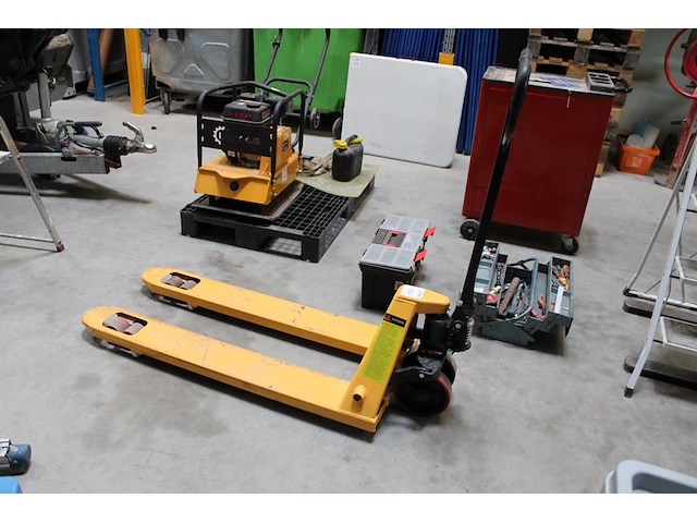 Palletwagen max 2500 kg. ophalen vanaf 13.30 uur - afbeelding 2 van  3