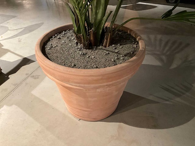 Palm kunstplant met pot - afbeelding 3 van  3