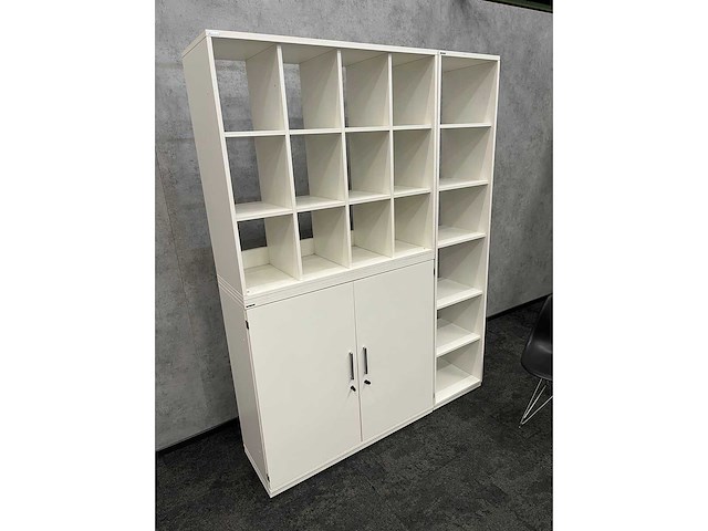 Palmberg - hoge houten opbergkast/ divider - afbeelding 1 van  4