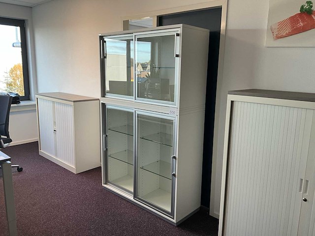 Palmberg vitrinekast - afbeelding 1 van  4