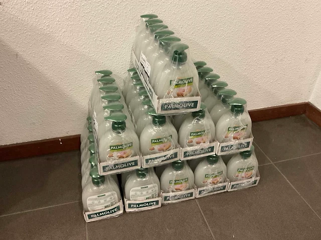 Palmolive naturals almond milk dinspenser á 300ml handzeep (60x) - afbeelding 3 van  3