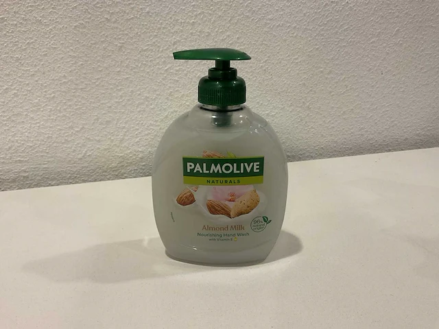 Palmolive naturals almond milk dinspenser á 300ml handzeep (60x) - afbeelding 1 van  3