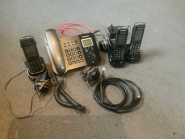 Panasonic - kx-tgp550 / pnlc1007ya - telefooncentrale - afbeelding 1 van  4