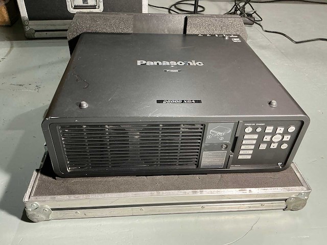 Panasonic - pt d 6000e - various video equipment - afbeelding 3 van  8