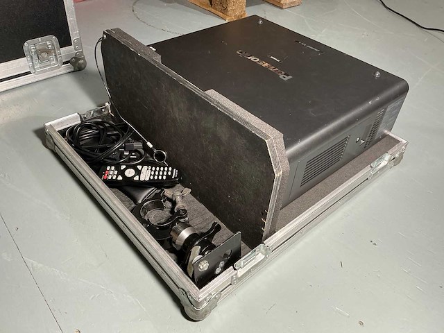 Panasonic - pt d6000e - various video equipment - afbeelding 1 van  8