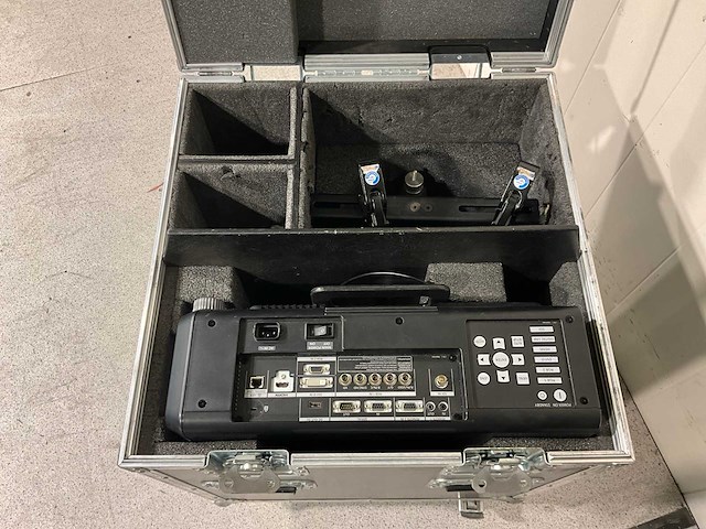 Panasonic pro pt-dz780bej 7000 ansi lumen projector - afbeelding 3 van  14