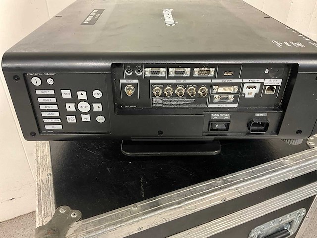 Panasonic pro pt-dz780bej 7000 ansi lumen projector - afbeelding 8 van  14