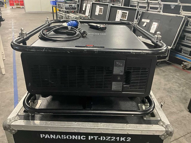 Panasonic pt-dz21k2 dlp projector - afbeelding 9 van  13