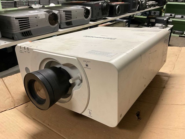 Panasonic pt-dz570e projector - afbeelding 2 van  6