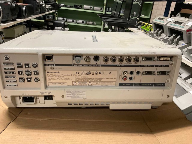 Panasonic pt-dz570e projector - afbeelding 4 van  6