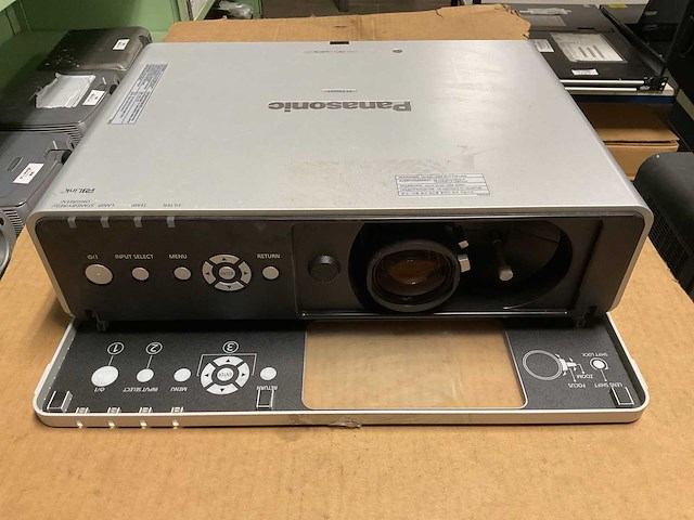 Panasonic pt-f300ntu lcd projector - afbeelding 2 van  5