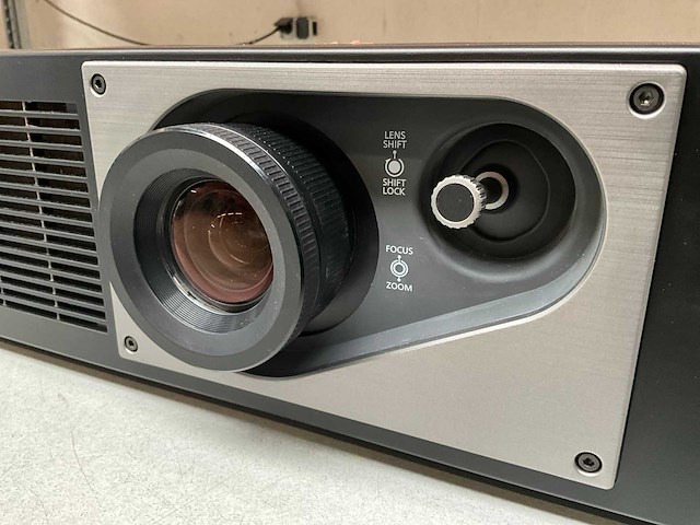 Panasonic pt-frq50b 4k ultra hd laser beamer - afbeelding 3 van  6
