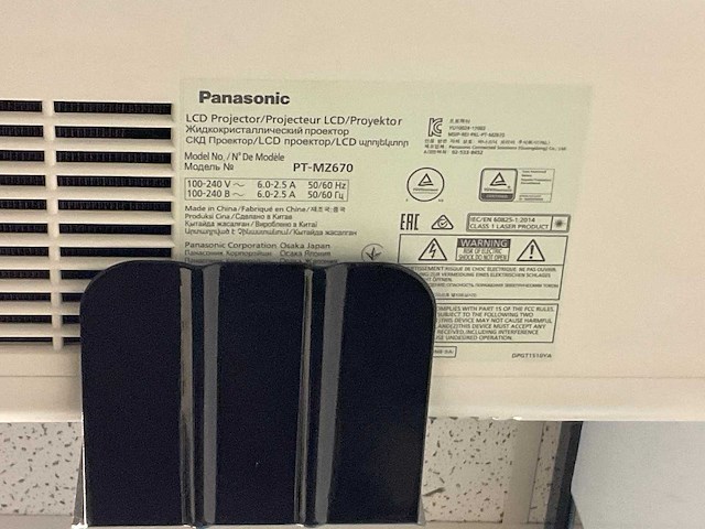 Panasonic pt-mz670 beamer - afbeelding 3 van  5