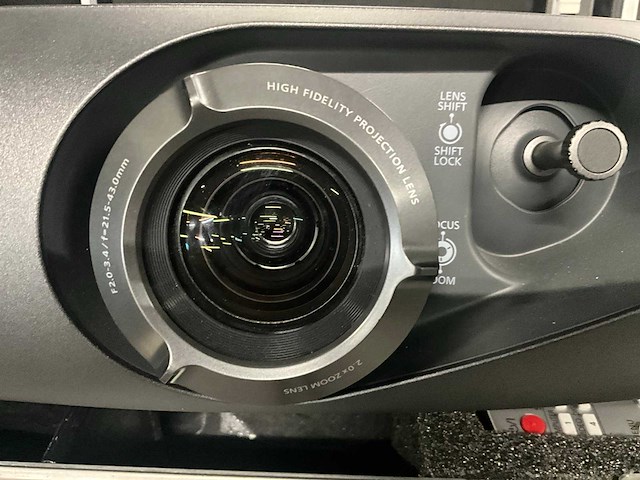 Panasonic pt-rz470ek full hd dlp projector - afbeelding 4 van  10