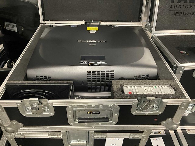 Panasonic pt-rz470ek full hd dlp projector - afbeelding 3 van  10