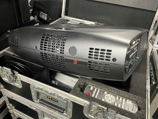 Panasonic pt-rz470ek full hd dlp projector - afbeelding 6 van  10