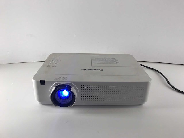 Panasonic (pt-vx400) 4000 lumens lcd projector (1409 hrs - lamp hours) - afbeelding 1 van  6