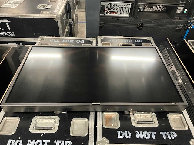 Panasonic th-47lf30er full hd 47” monitor (2x) - afbeelding 1 van  7