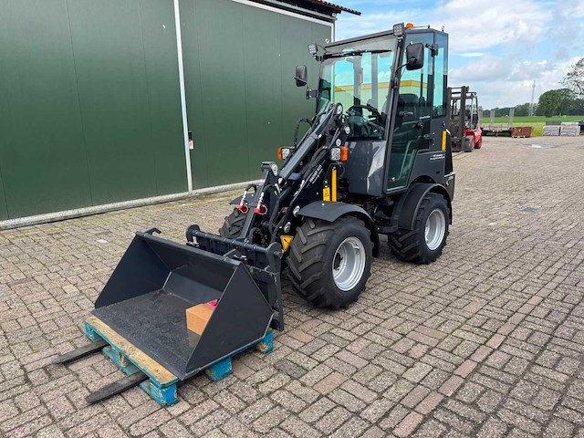 Panther - 2026 - w25 - minishovel met kubota motor - afbeelding 1 van  21