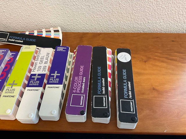 Pantone kleurenwaaiers - afbeelding 6 van  6