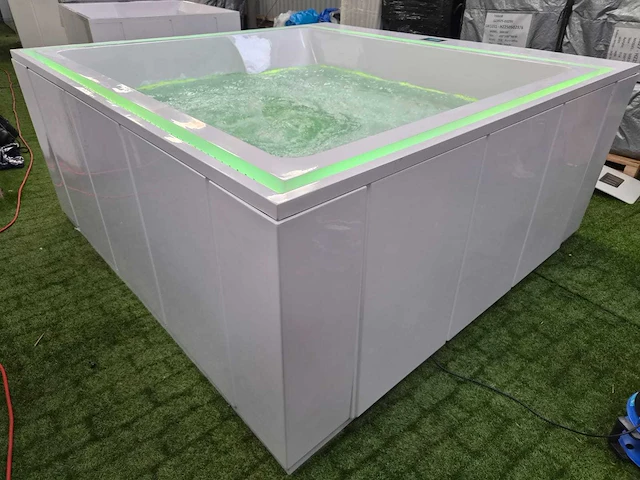 Paolo ferralli fantasia jacuzzi en buitenspa - afbeelding 4 van  22