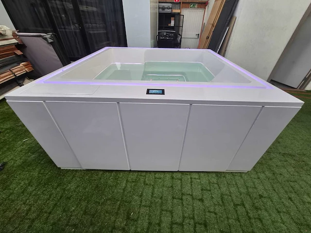 Paolo ferralli fantasia jacuzzi en buitenspa - afbeelding 16 van  22