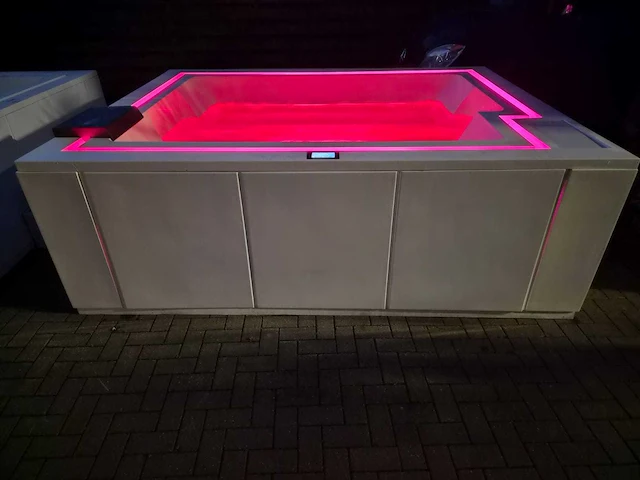 Paolo ferralli maximus jacuzzi en buitenspa - afbeelding 2 van  23
