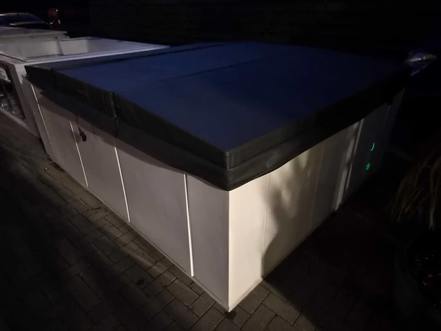 Paolo ferralli maximus jacuzzi en buitenspa - afbeelding 18 van  23