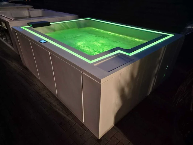 Paolo ferralli maximus jacuzzi en buitenspa - afbeelding 7 van  19