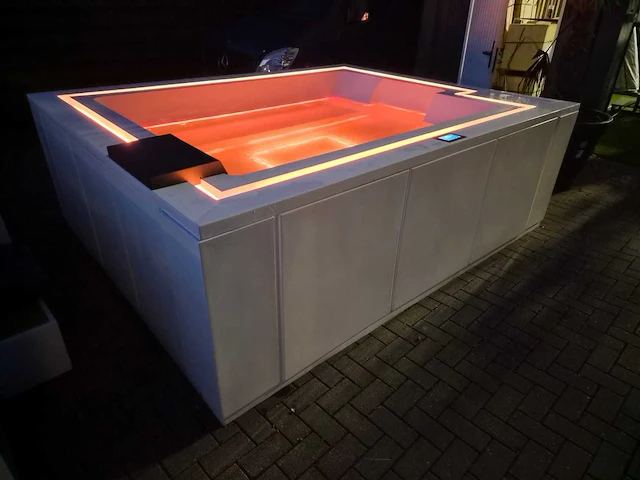 Paolo ferralli maximus jacuzzi en buitenspa - afbeelding 16 van  19