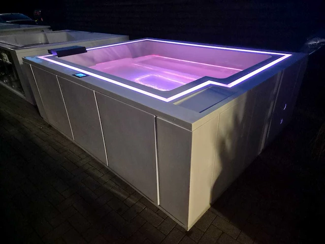Paolo ferralli maximus jacuzzi en buitenspa - afbeelding 18 van  19