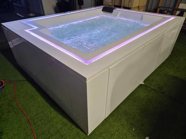 Paolo ferralli maximus jacuzzi en buitenspa - afbeelding 1 van  20