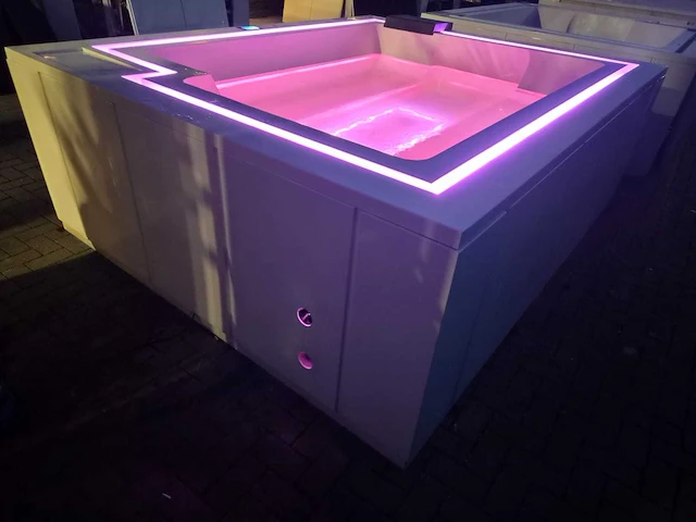 Paolo ferralli maximus jacuzzi en buitenspa - afbeelding 19 van  20