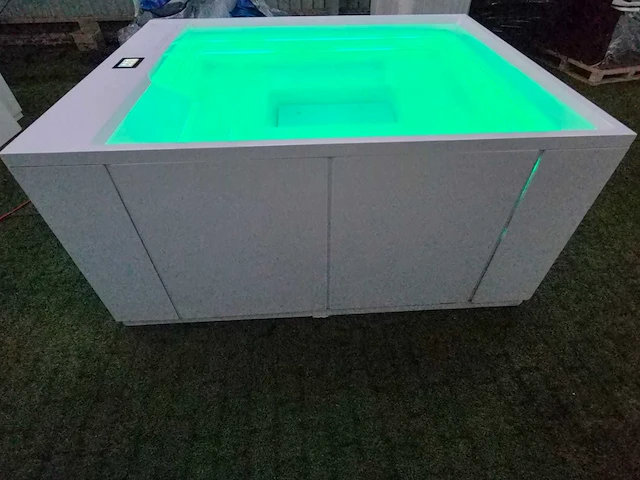 Paolo ferralli minimalista jacuzzi en buitenspa - afbeelding 3 van  19