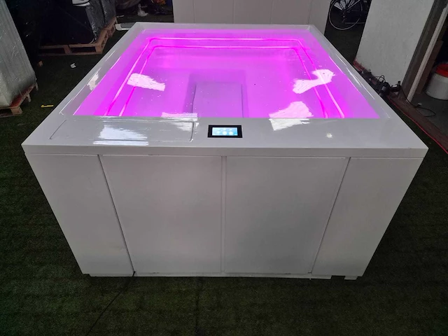 Paolo ferralli minimalista jacuzzi en buitenspa - afbeelding 11 van  19