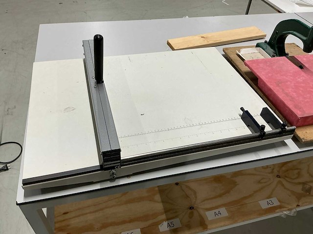 Papierboormachine (4x) - afbeelding 2 van  7