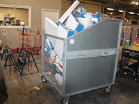 Papiercontainer met afmeting 125 x 125 x 164 cm. - afbeelding 1 van  2