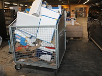 Papiercontainer met afmeting 125 x 125 x 164 cm. - afbeelding 2 van  2