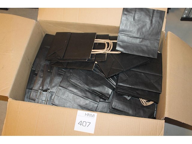 Papieren draagtasjes in doos. afmeting 18 x 19 cm. - afbeelding 3 van  3