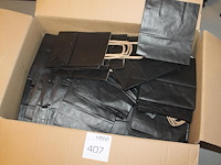 Papieren draagtasjes in doos. afmeting 18 x 19 cm. - afbeelding 3 van  3