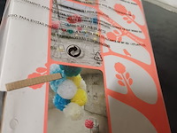 Papieren froezel ballen 3 kleur in doosje 36 doos op h038 - afbeelding 3 van  5