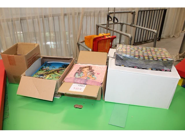 Papieren geschenkzakjes in vier uitvoeringen - afbeelding 1 van  2