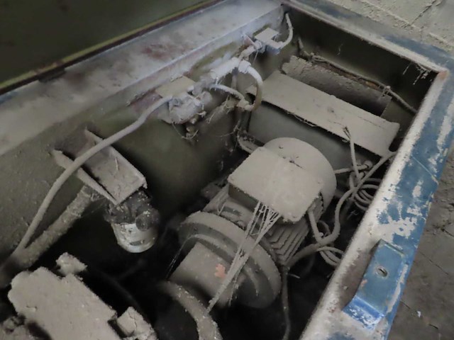 Papiersnijmachine 40 tons - afbeelding 7 van  8