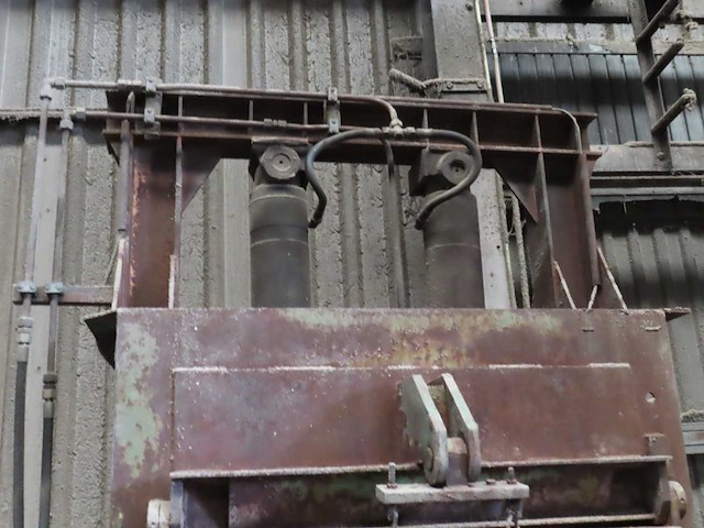 Papiersnijmachine 40 tons - afbeelding 8 van  8