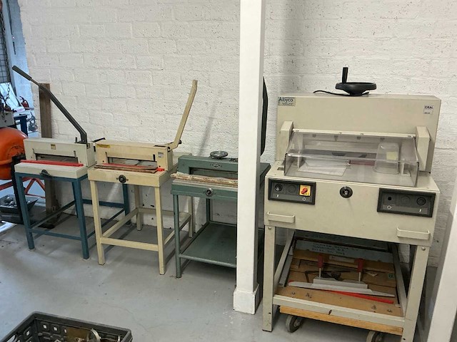 Papiersnijmachine (4x) - afbeelding 1 van  9