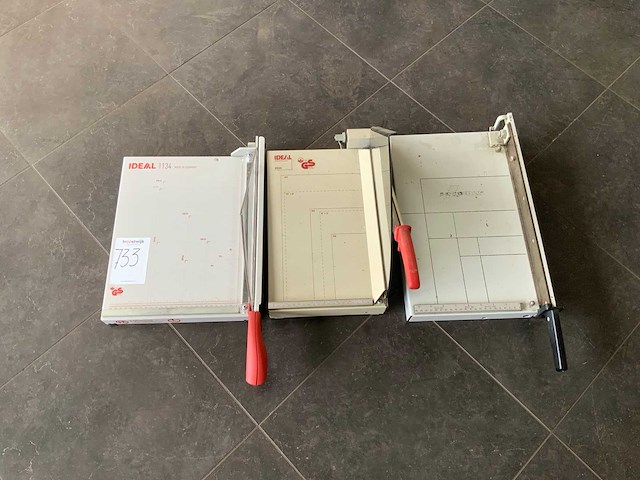 Papiersnijmachines (3x) - afbeelding 1 van  4