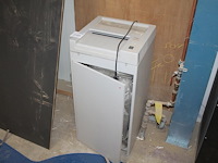 Papiervernietiger ideal 2600. afmeting 41 x 41 x 85 cm. - afbeelding 1 van  3