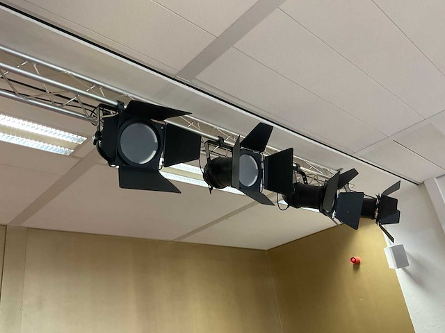 Par-spot aan truss (5x) - afbeelding 6 van  7