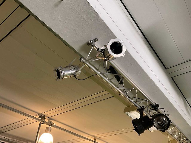Par-spot aan truss (6x) - afbeelding 2 van  4