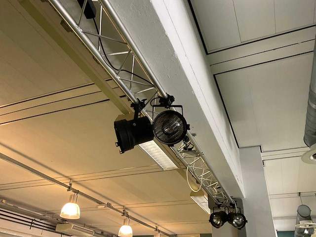 Par-spot aan truss (6x) - afbeelding 3 van  4